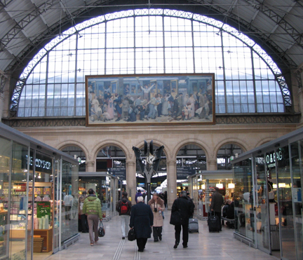 Hall within west entrance of Gare de l'Est. Photo GLK.