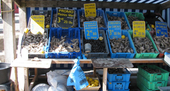 Selecting oysters in Cancale, Brittany. GLK