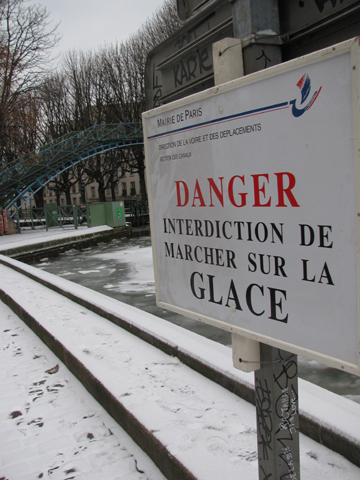 no walking on the ice, canal St Martin, Paris