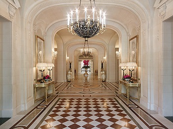 Lobby of the Shangri-La Hotel Paris. Photo Markus Gortz