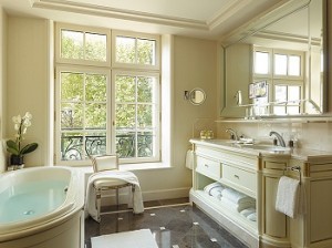 Deluxe bathroom at the Shangri-La Hotel, Paris. Photo Markus Gortz