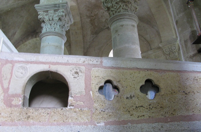 Tomb of Saint Menoux. Photo GLKraut.