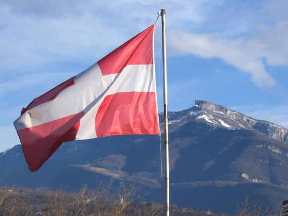 Flag of Savoy above the Ducal Castle, Chambery. Photo GLK.