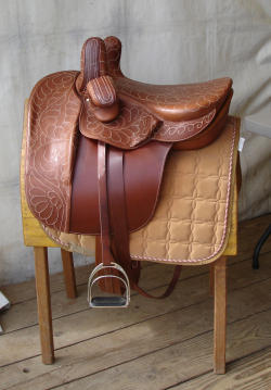 One-sided saddle