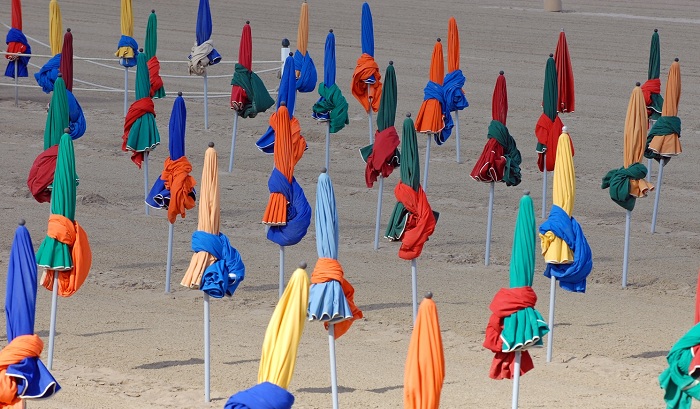 The colorful parasols of Deauville. Photo OT Deauville.