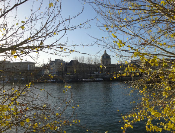 The Institute de France seen from the Right Bank. Photo GLK.