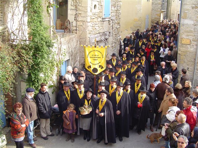 Richerenches truffle mass parade heads toward Town Hall. Photo OT Richerenches