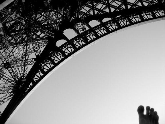 Lacework of the Eiffel Tower. Photo Va-nu-pieds. 2010