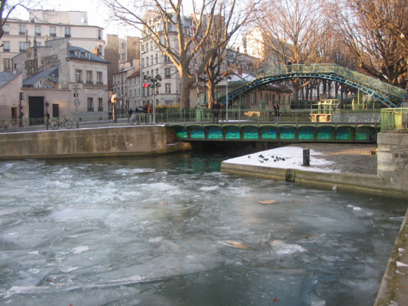 Paris winter, Canal Saint Martin, frozen