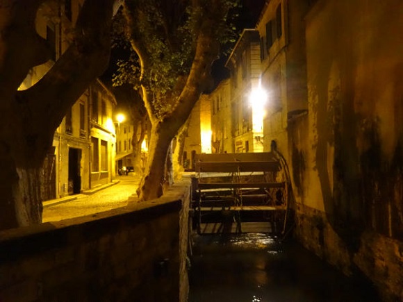 Avignon by night. GLK.