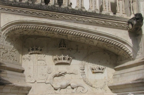 The royal salamander on the base of the staircase at Blois, framed by the crowned F for François and the C for Claude. Photo GLK.