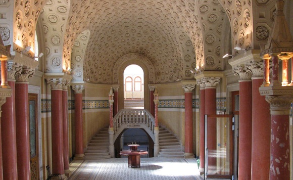 Lobby of the Grands Thermes of Chatel-Guyon. Photo GLK.