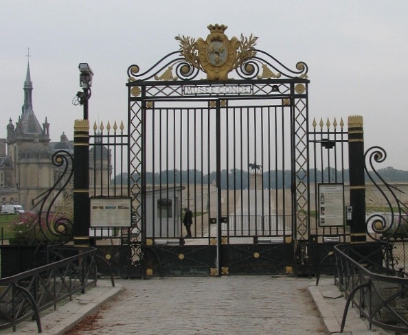 Entrance to the domaine of the Chateau de Chantilly. GLK