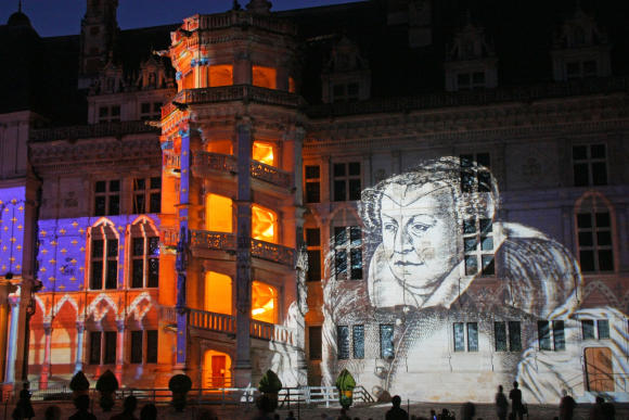 Catherine de Medicis, who died at Blois, is projected onto the Francois I wing during the sound-and-light show. © D. Lépissier
