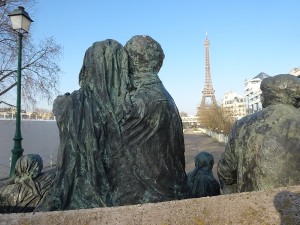 Detail of the Vél d'Hiv Memorial from behind, Jewish Paris. Photo GLK