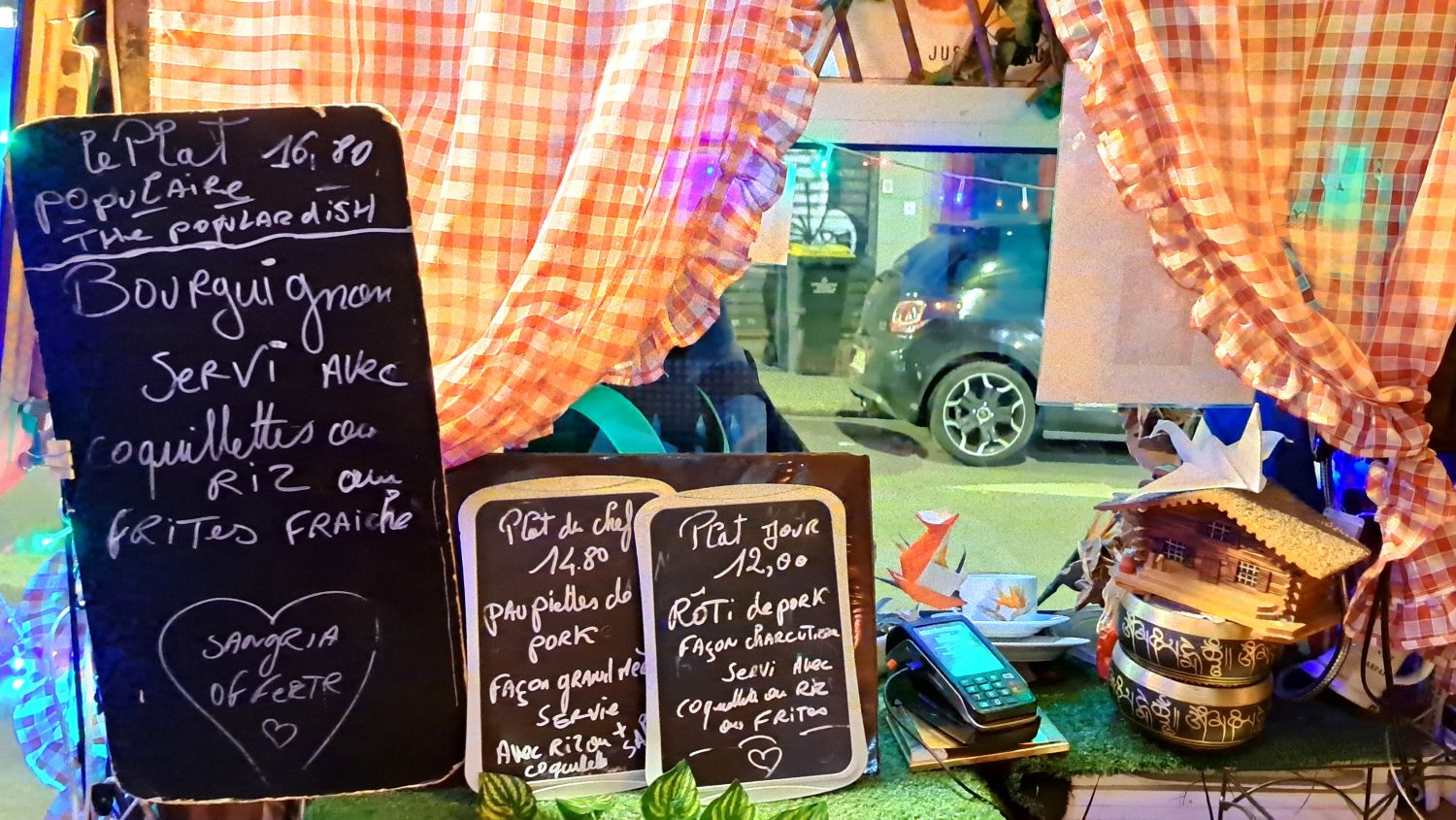 La Petite Rose des Sables - Chez Mamie. Paris bistro restaurant.