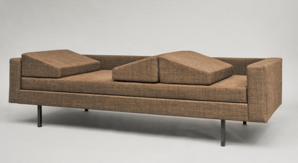 Jean-André Motte sofa. Courtesy Galerie Pascal Cuisinier.