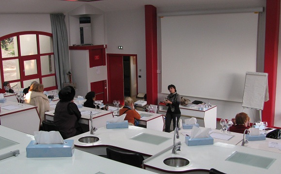 Classroom at Wine University (Université du vin), Suze-la-Rousse. Photo GLK.