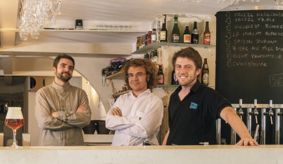 Romain, Cyril and Laurent behind the bar at La Fine Mousse. © www.alexandremartin.fr