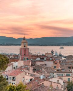Overlooking the tiles rooftops of Saint Tropez ©Saint-Tropez Tourisme-Roman Quenin
