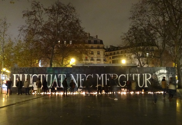 Place de la République, Paris. the evening of Nov. 15, 2015. Photo GLKraut.
