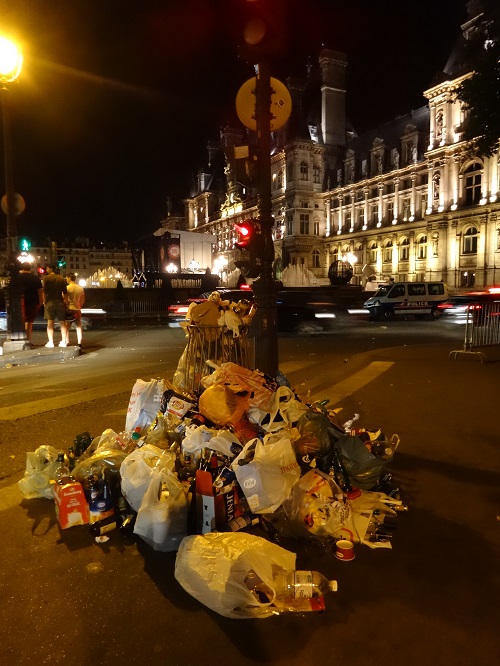 Paris by night-garbage+hotel de ville-GLKraut