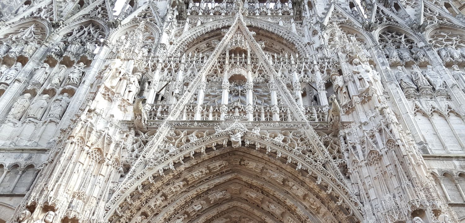 View of the lacework above the central door of Rouen's Notre-Dame Cathedral. Photo GLK.