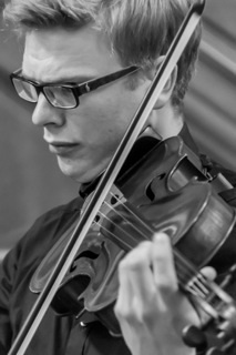 Kyle Collins playing for Sinfonietta Paris. Photo by David Henry
