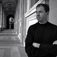Michael Boone, director of Sinfonietta Paris. Photo by Kira Becvarik