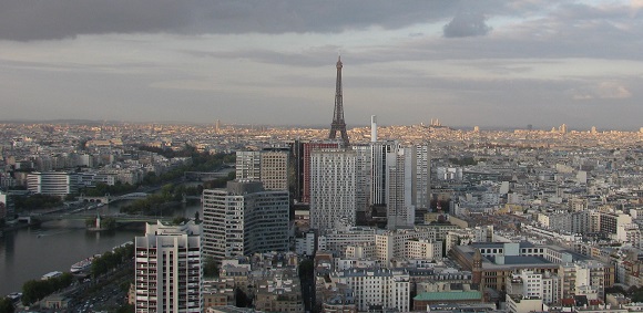 View of the 15th arrondissement along the Seine from the hot air balloon at Parc André Citroën. Photo GLK.