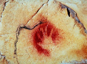 Negative of hand made with red ochre. Photo DRAC Rhône-Alpes.