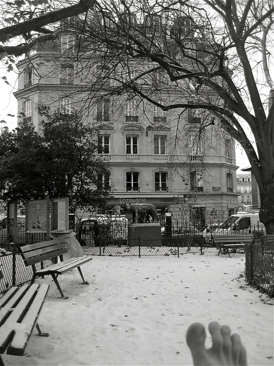 Square Paul Painlevé - La neige / Snow. Latin Quarter, Paris. Photo Va-nu-pieds.
