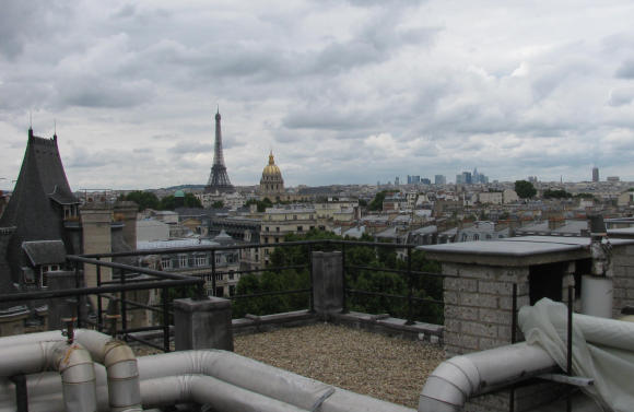 The author sneaks up for a view from the roof of the Hotel Lutetia. (c) GLKraut.